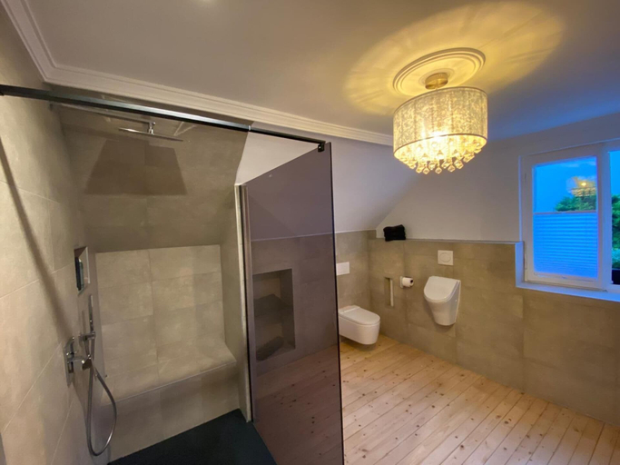 Bathroom 5, 3 Bed Cottage - Sleeps 6 - Parking - Wifi, Neumarkt in der Oberpfalz