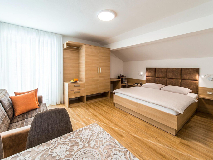 Bedroom 2, Apartment in Dorf Tirol near Tirol Castle, Bolzano