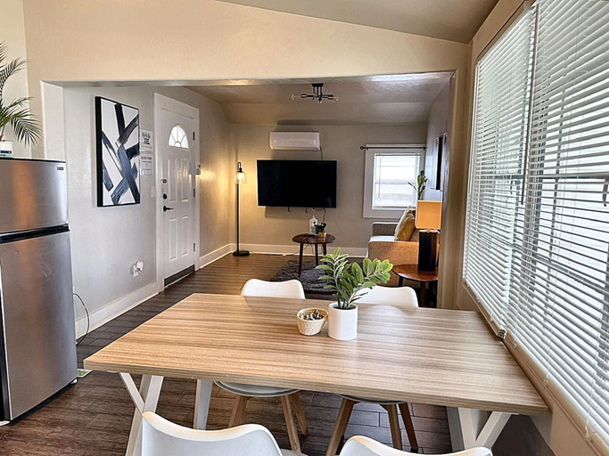 Room 5, Cozy Charm Studio W 2BR I Fully Furnished, Oklahoma