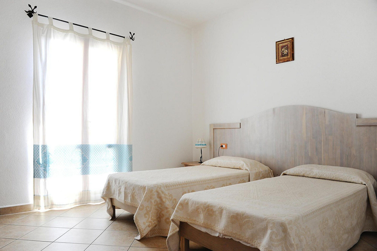 Bedroom 4, Apartment in Tamarispa With Garden Furniture, Nuoro