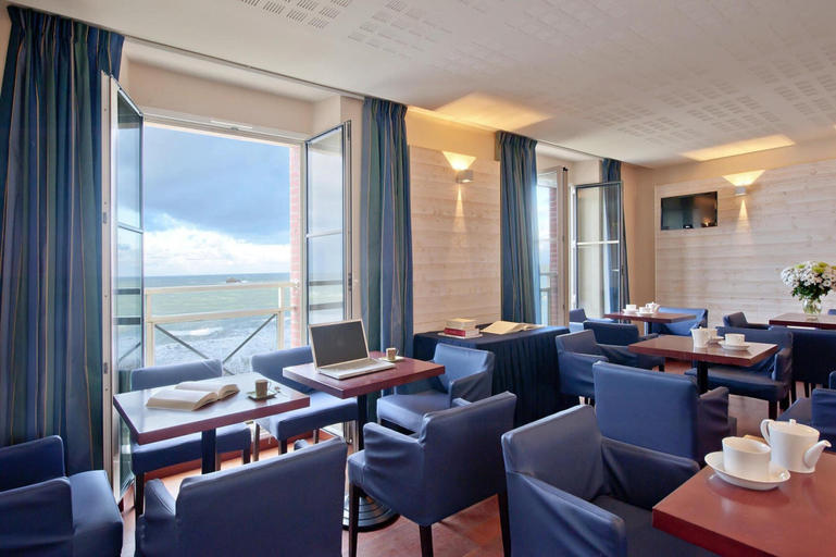 Dining 2, Partial Sea View Coastal Stay, Ille-et-Vilaine