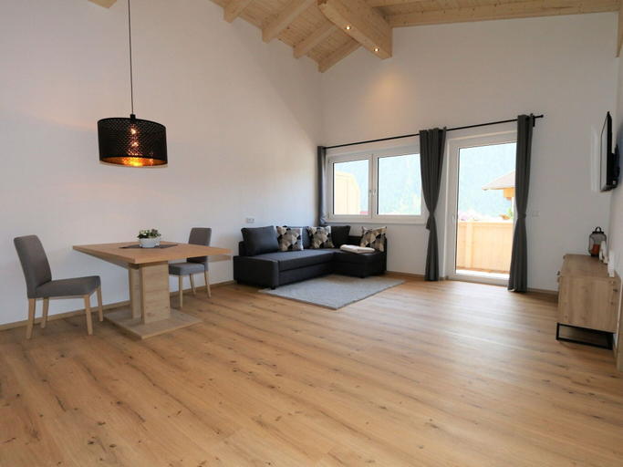 Dining 2, Apartment in Milders With Stubai Supercard, Innsbruck Land