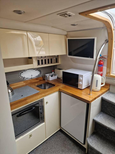 Private kitchen, Romantic 3beds Yacht Escape on Thames, Windsor and Maidenhead