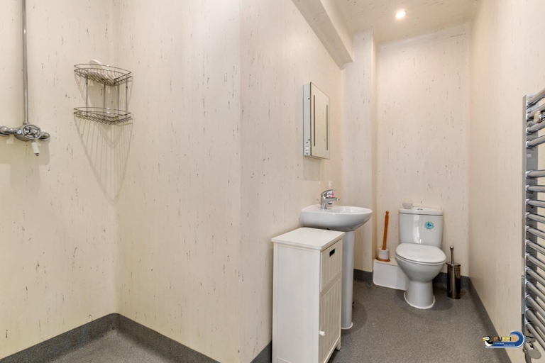 Bathroom 4, Kilmore - Beach Front House Direct Beach Access Spectacular Sea Views, Pembrokeshire