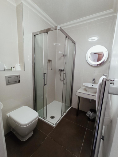 Bathroom 3, Anchor Hotel, Argyll and Bute