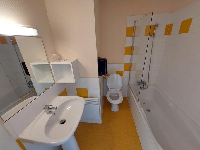 Bathroom, Hotel Le Relais Des Deux Vallees, Tarn
