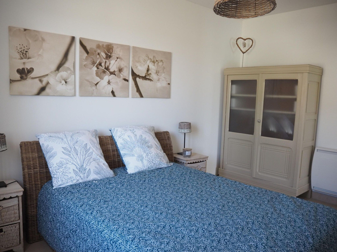 Room 4, Holiday Home Near Pont du Gard & Vineyards, Gard