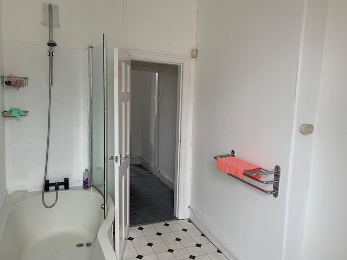 Bathroom 2, Rotzy Residences Burnley Home Away From Home, Lancashire