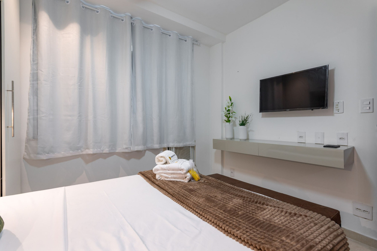 Room 4, In Front of the Underground and 8 Minutes From the Beach Sf228, Rio de Janeiro