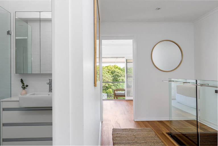 Bathroom 2, A PERFECT STAY - 3 James Cook Apartments, Byron