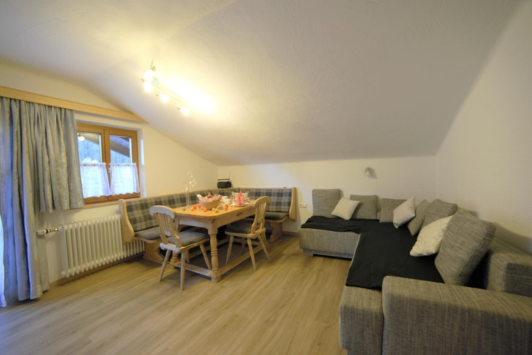 Dining 3, Apartment in Flachau Near Ski Slopes, Sankt Johann im Pongau
