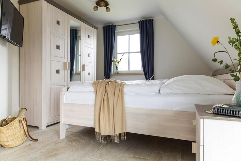 Bedroom 2, Luxushaus am Bodden mit Sauna, Vorpommern-Rügen
