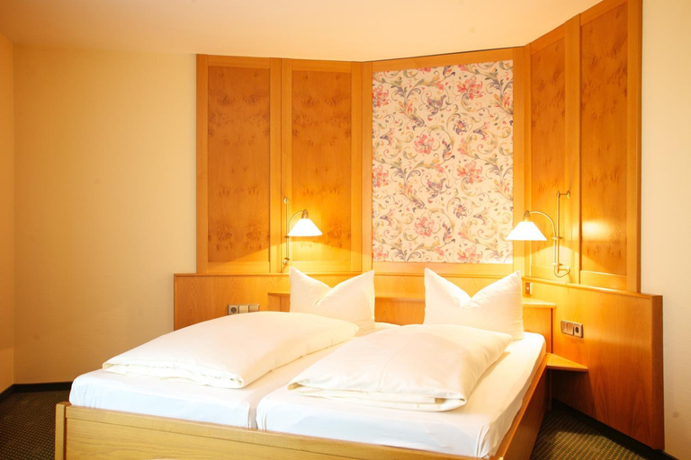 Bedroom 2, Hotel & Restaurant Dornweiler Hof, Neu-Ulm