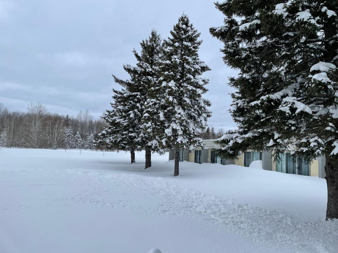 Others 4, Ambassador Motel, Algoma