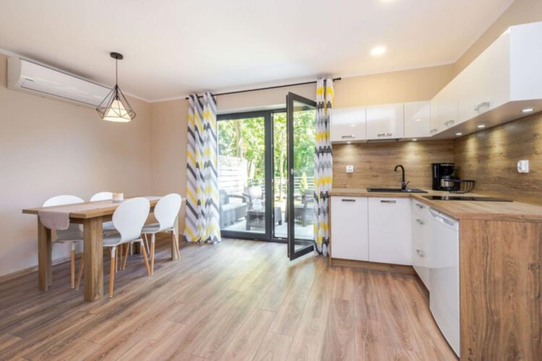 Dining 5, Comfortable Apartments Close to the Beach Darlowko, Sławno