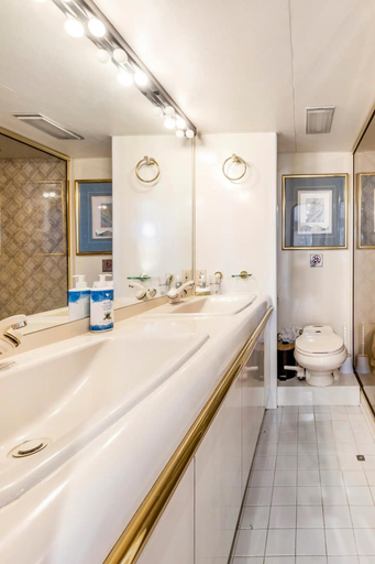 Bathroom, Live on a Luxury 65ft Yacht in Duquesa- Estapona, Málaga