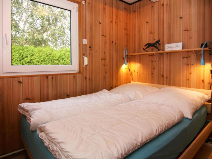 Bedroom 2, Attraktiver Bungalow in Warwerort an der Nordsee, Dithmarschen