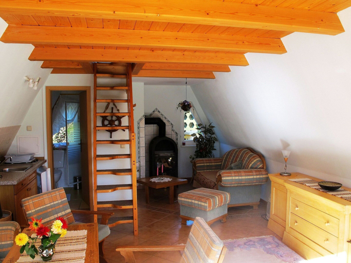 Dining 3, Charming Holiday Home in Freest With Terrace, Vorpommern-Greifswald