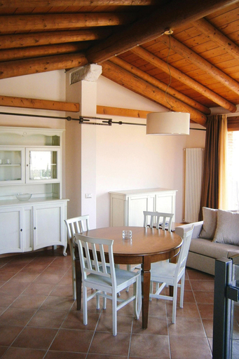 Dining 5, Apartment in Lazise With Parking Space, Verona