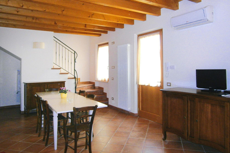Dining 3, Apartment in Lazise With Parking Space, Verona