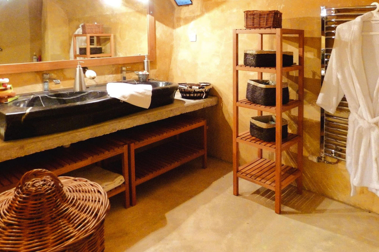 Bathroom, Charming Stone Cottage, Savoillans, Vaucluse