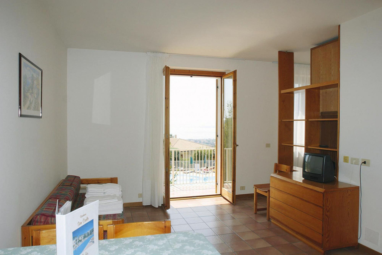 Room, Apartment in Costemano With Heating, Verona