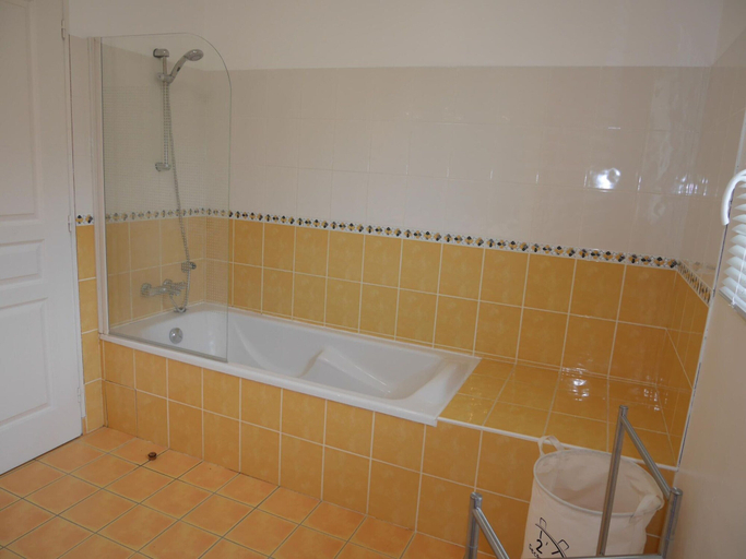 Bathroom 2, Villa in Crozon With Sea Views & Sandy Beach, Finistère