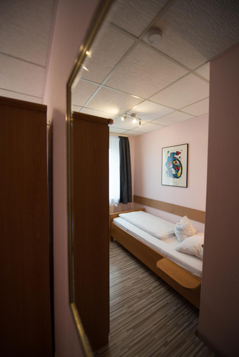 Bedroom 4, Rheinauer Hof - bed & breakfast, Mannheim