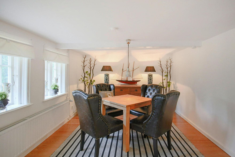 Dining 3, Reetgedecktes Ferienhaus in Humptrup, Nordfriesland