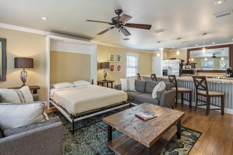 Room 4, Cloud Suite on Duval Luxury Condo Epic Location, Monroe