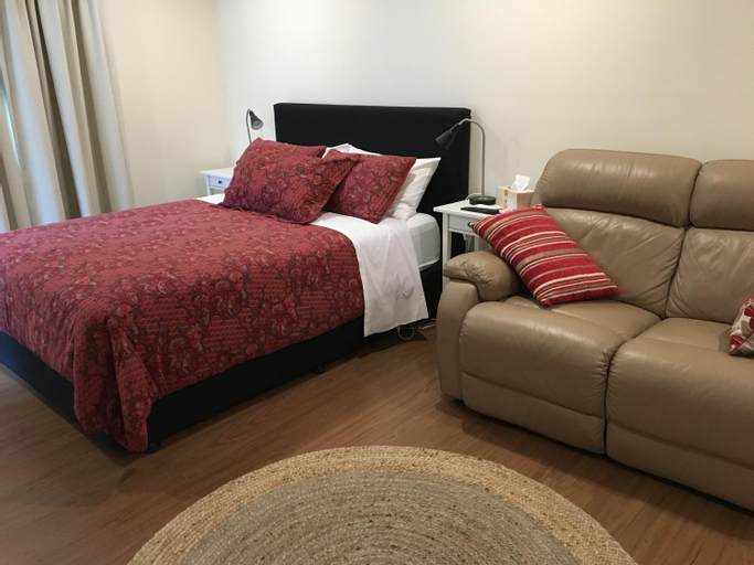Bedroom 2, Hahndorf Oak Tree Cottages, Adelaide