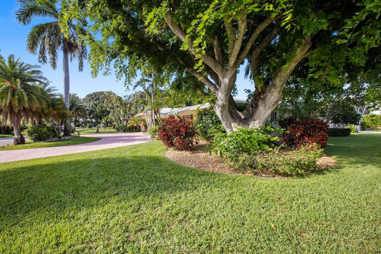 Room 3, Walking Distance to the Beach 3Br House With Pool, Broward