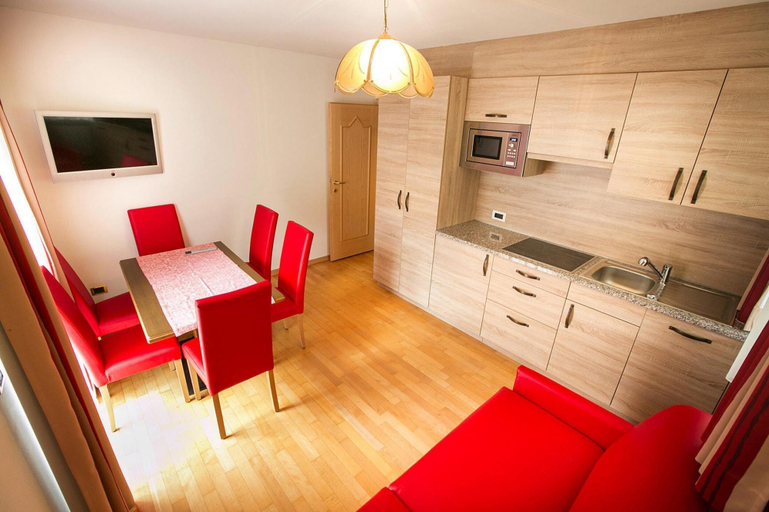 Others 5, Apartment in Val Gardena Near Ski Slopes, Bolzano