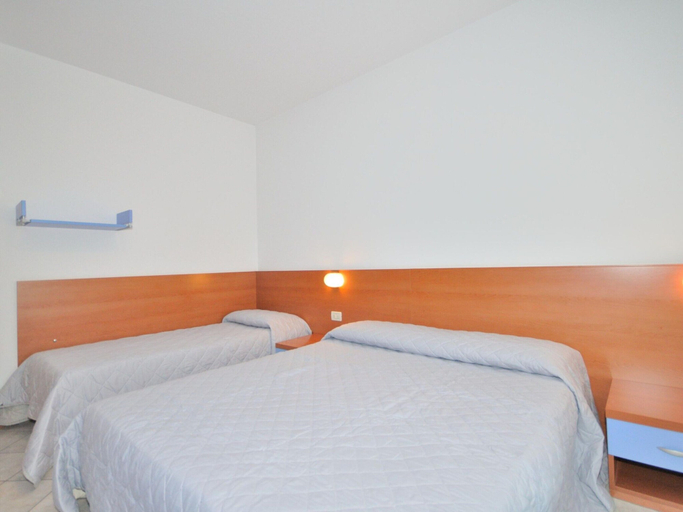 Room 4, Apartment in Bibione Near Beach and Pool, Venezia