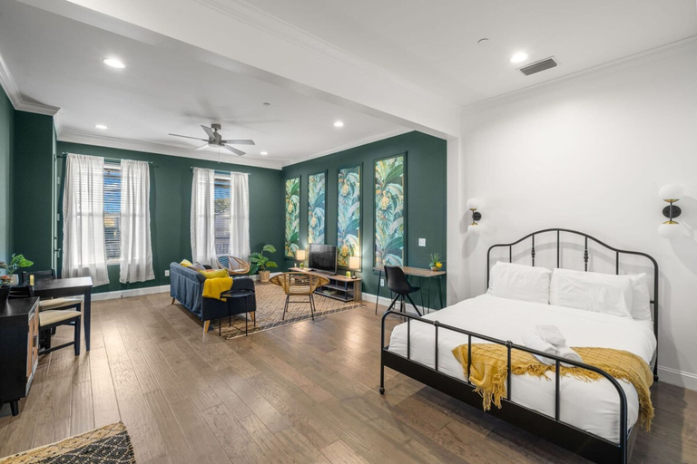 Room 2, NEW Sangria Suite Upscale Ybor Apt On 7th Ave, Hillsborough