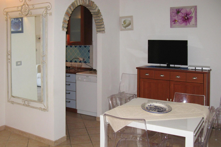 Dining 2, Apartment on Costa Rei Near Turquoise Beach, Cagliari