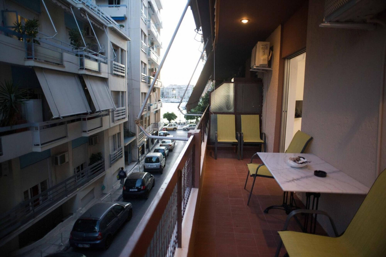 Room 2, Cozy Apartment With sea View Next to Marina Zeas, Attica