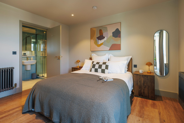 Room 3, Modern Studio Flat in North London, London