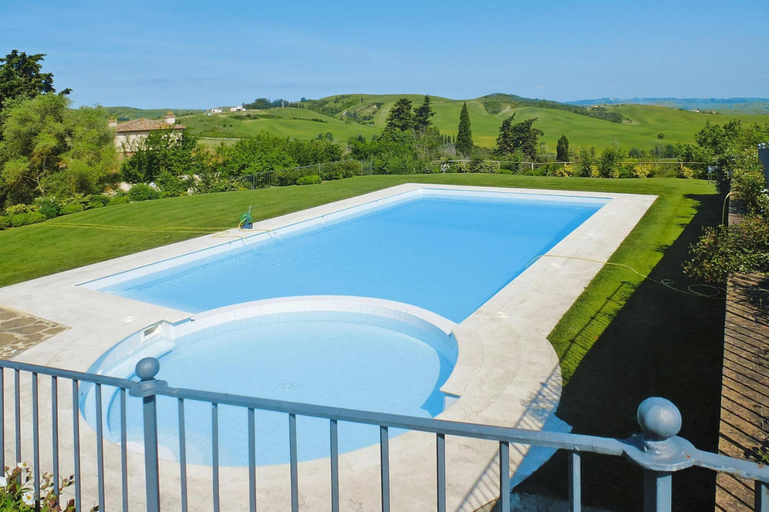 Pool 2, Apartment in Tuscany With Pool & Golf, Florence