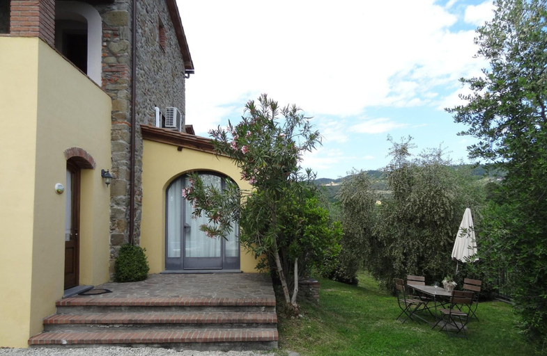 Exterior 3, Villa in Vinci with Pool Panoramic Views, Pistoia