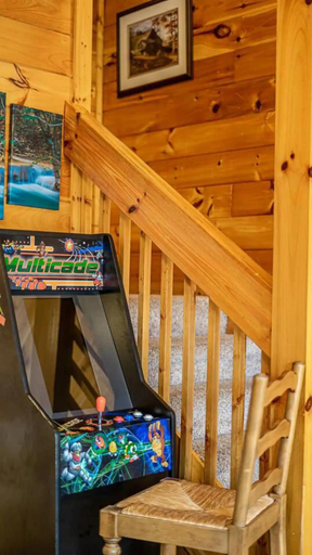 Room 5, Fabulous View Pool Game Room Hot Tub and More, Sevier