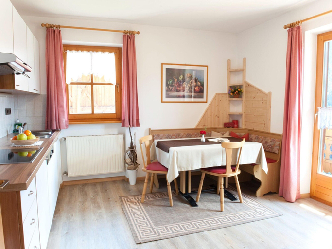 Dining 4, Farmhouse in Funes Valley With Dolomite Views, Bolzano