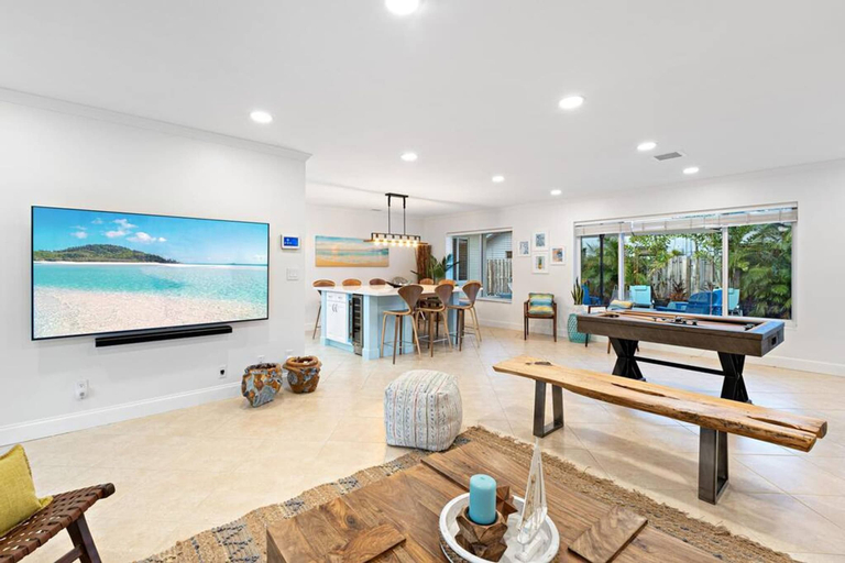 Room 5, Walking Distance to the Beach 3Br House With Pool, Broward