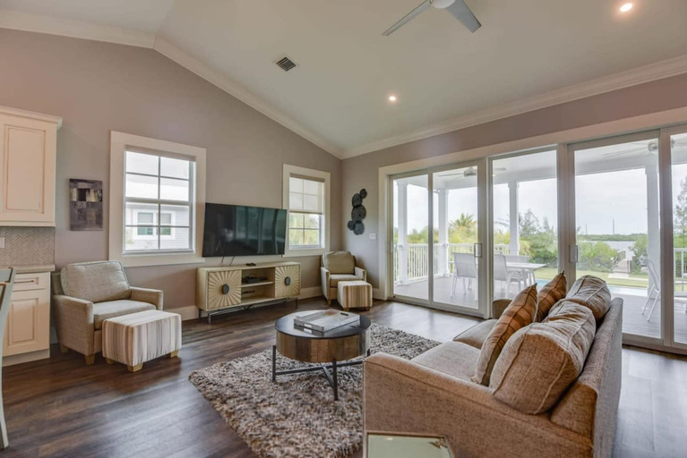 Interior, Mirador House by Brightwild Pool Dock, Monroe