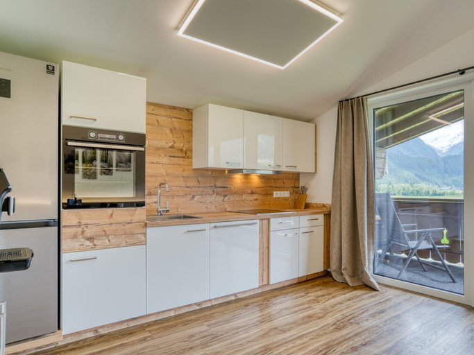 Private kitchen 3, Chalet in Neukirchen With Mountain Views, Zell am See