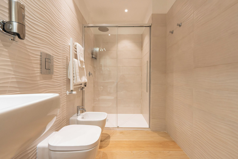 Bathroom 4, Six Luxury Room, Napoli