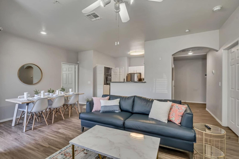 Room 5, L189 at Mountain View by CDH, Davis