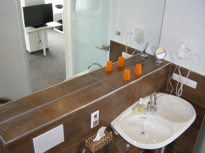 Bathroom 2, Hotel Haus Katharina garni, Hof