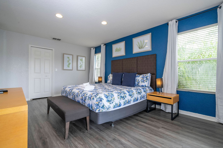 Room 4, Cozy 4BR Regal Oaks w hot tub, Osceola