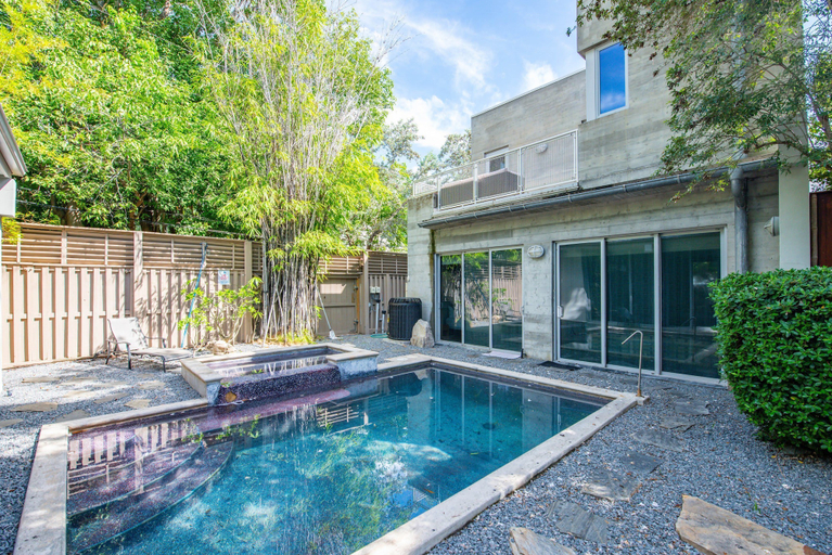 Garden, Contra House by Brightwild Luxury Home w Pool, Monroe